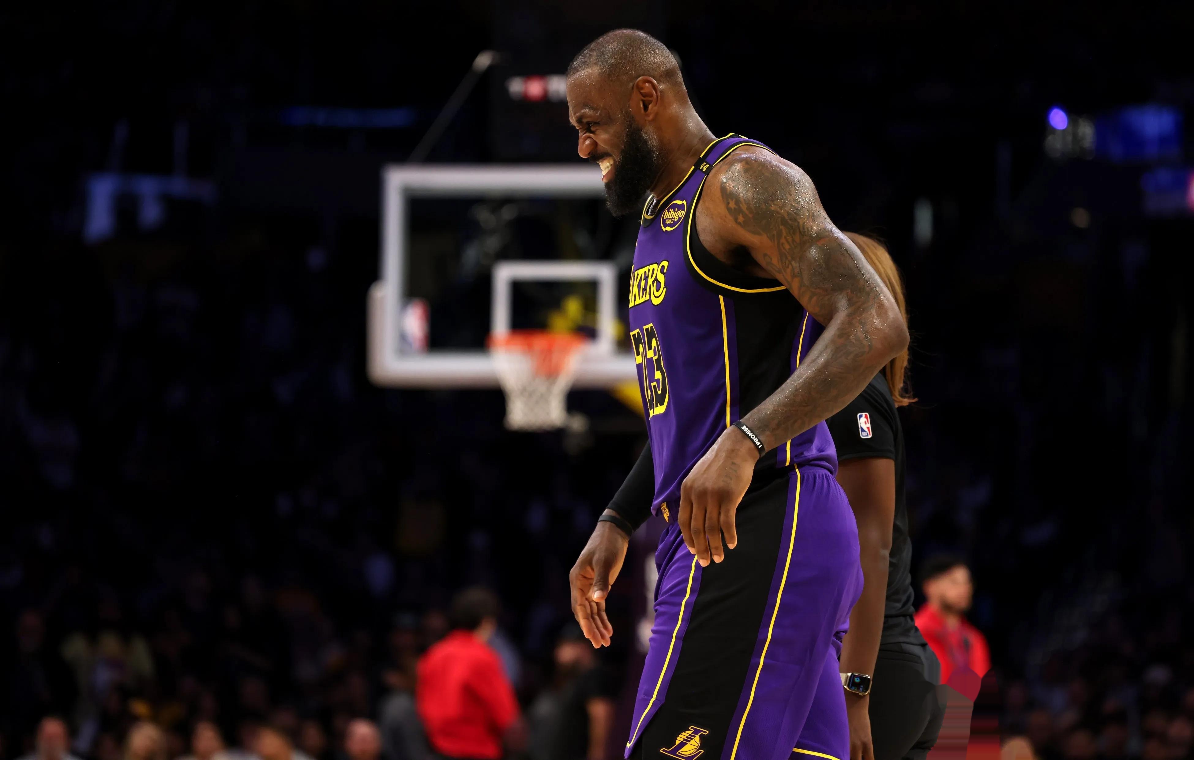 响应中足联文明行动月号召，青岛西海岸启动文明球迷评选活动（青岛西海岸启动文明球迷评选，积极响应中足联文明行动月）