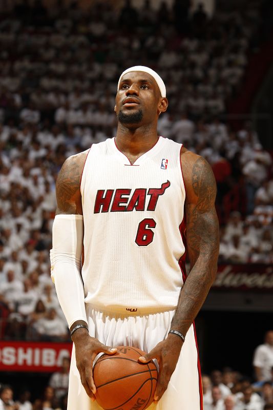 利物浦发布战热刺赛前海报：维尔茨、阿利松等球员出镜（利物浦公布战热刺赛前海报：阿利松、维尔茨等球员亮相）