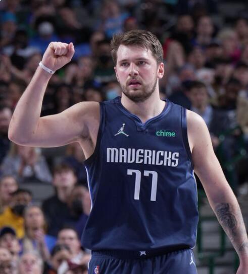 电场球场：从英超两连降的卢顿镇开建新主场（卢顿镇开建新主场电场球场：英超两连降后的重启）