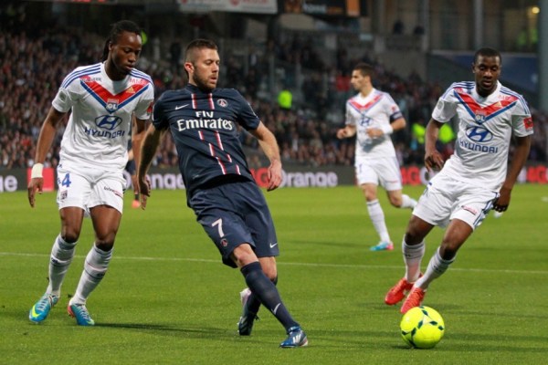 马卡：门迪复出展现出色状态，皇马若踢五后卫将有他位置（马卡报：门迪复出状态上佳，若皇马踢五后卫他将占一席之地）