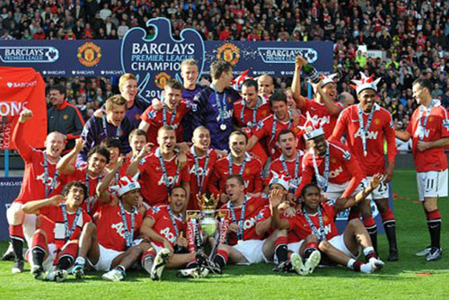 足球国足忙碌备战，训练场加练至夜晚（国足全力备战，训练加练到深夜）