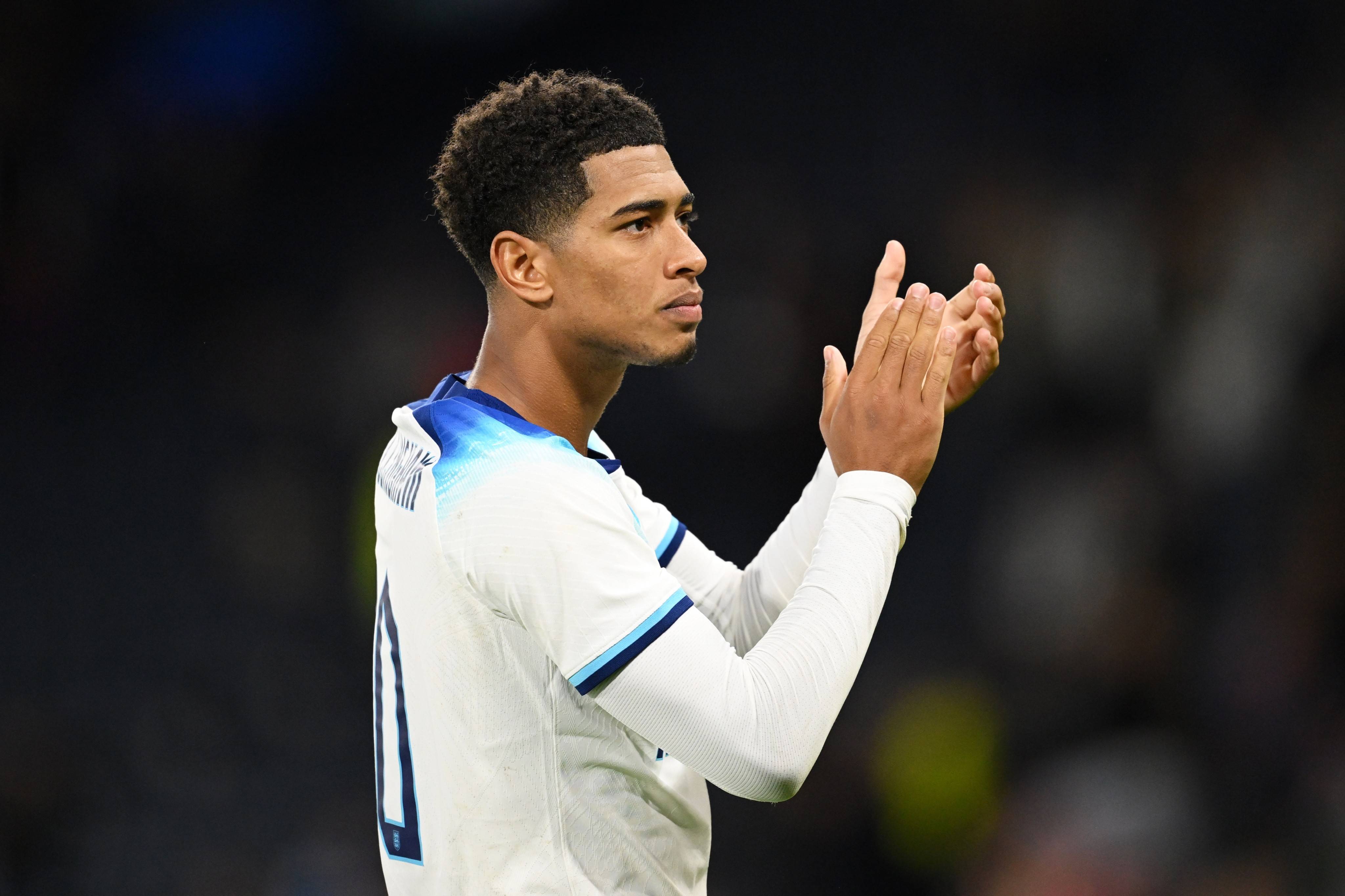 活久见！莱亚利是意甲近31年来第二位开场3分钟染红的门将（罕见一幕：莱亚利成近31年意甲第二位开场3分钟被罚下的门将）