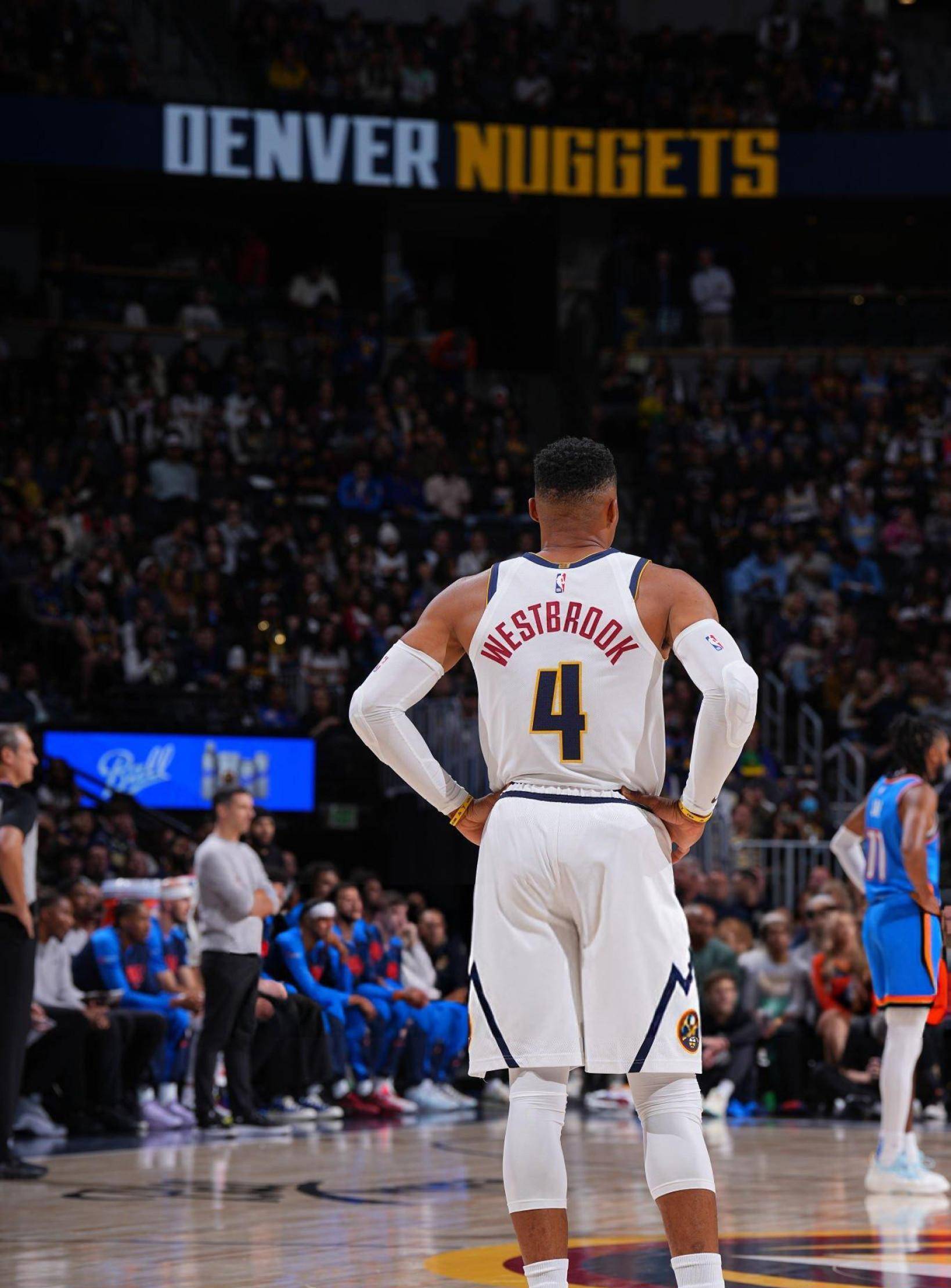 巴塞罗那迎战特内里费：女子足球联赛的巅峰对决（女足联赛焦点战：巴塞罗那对阵特内里费）