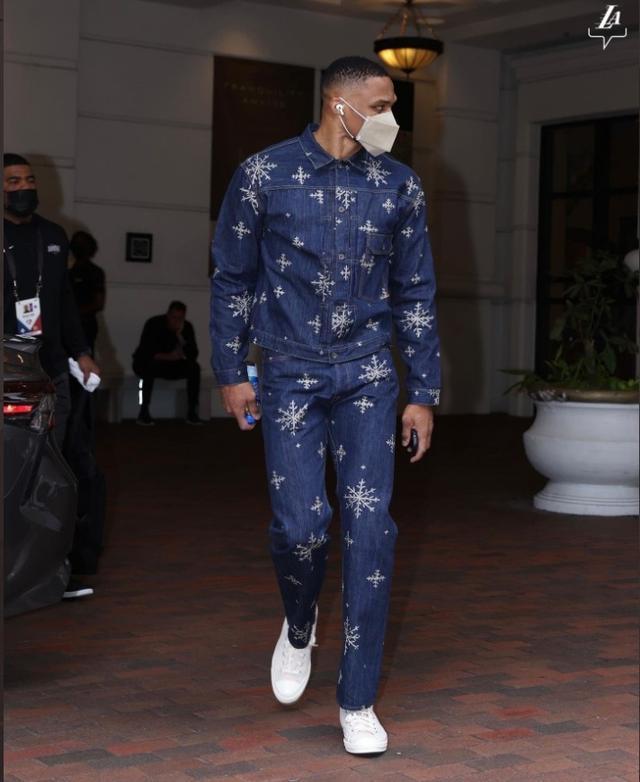 稳定输出！约基奇登场31分钟7中7得到26分9板10助攻（效率爆棚！约基奇31分钟7投全中轰下26分9篮板10助攻）