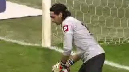 官方：由于场地积水严重，布莱克本vs谢周三比赛腰斩（官方通报：因场地严重积水，布莱克本对阵谢周三的比赛中止）