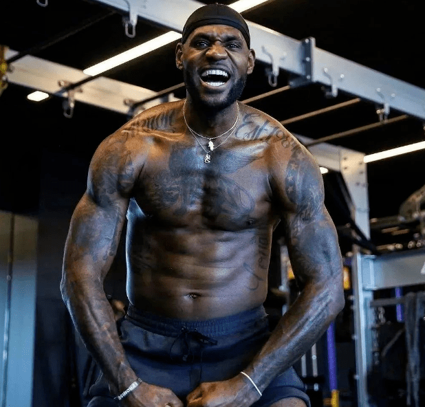 CBA：福建队凭借外援爆发击退深圳（CBA：外援发威助福建力克深圳）